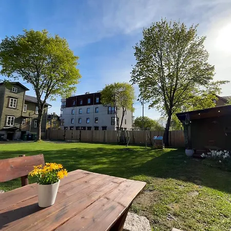 Garden Next To Telliskivi & Old Town Apartment