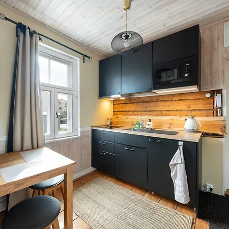 Garden Next To Telliskivi & Old Town 탈린