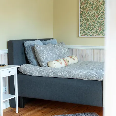 Garden Next To Telliskivi & Old Town Apartment *